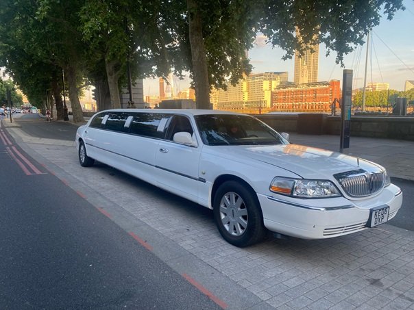 wedding lincoln town car limousine exterior