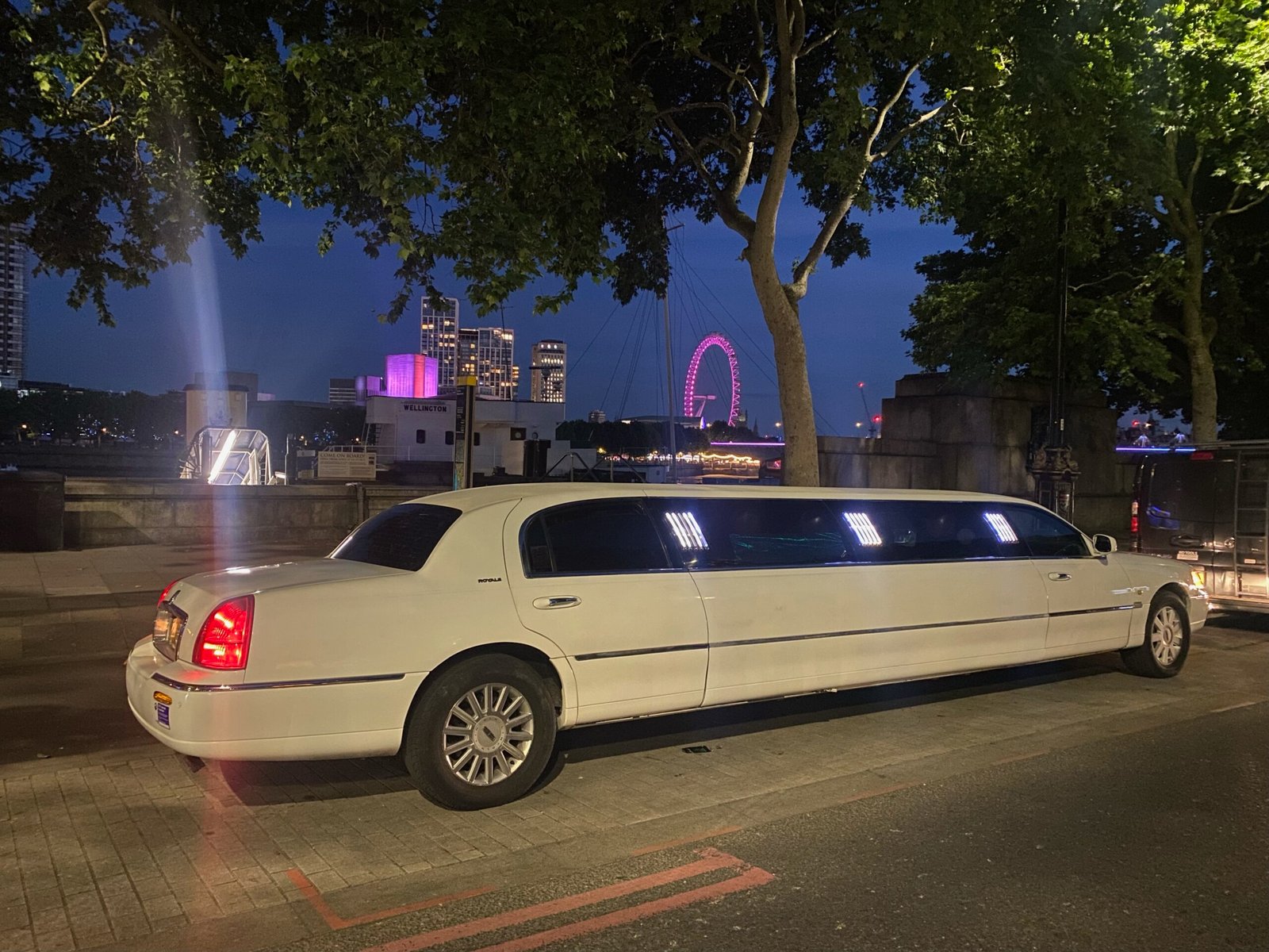 stretch chrysler baby bentley limo at London eye