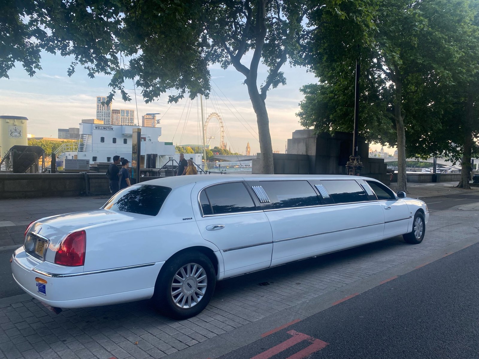 lincoln town car limo hire london