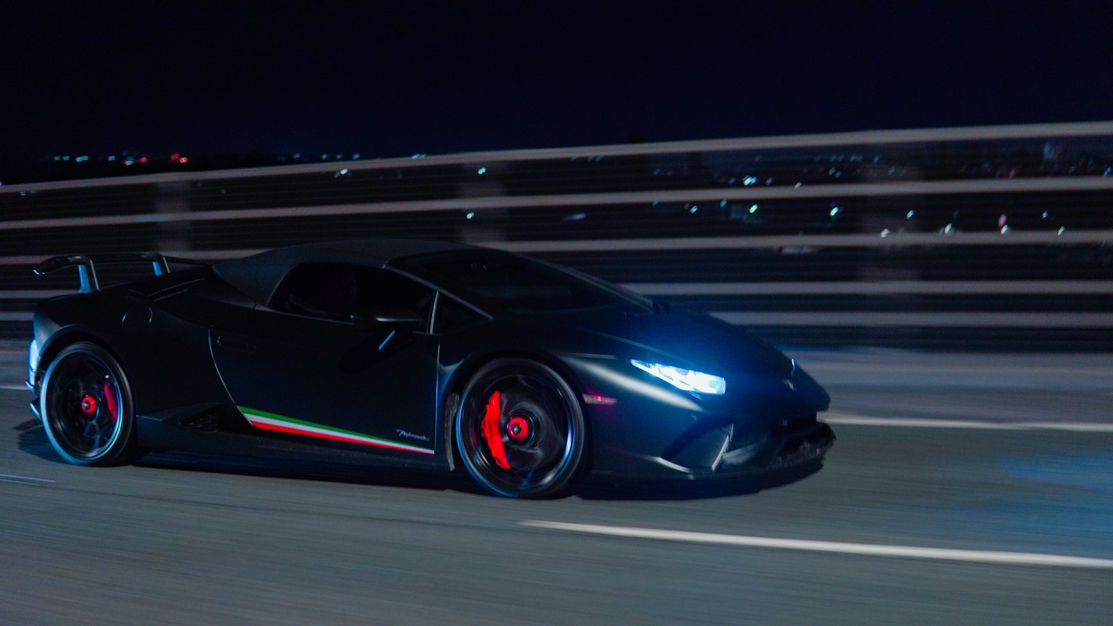 lamborghini huracon with italia stripes