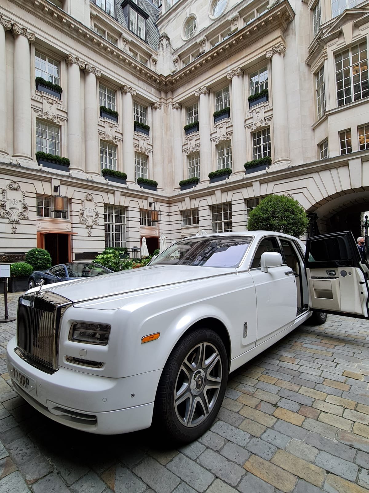 rolls royce cullinan wedding car hire london