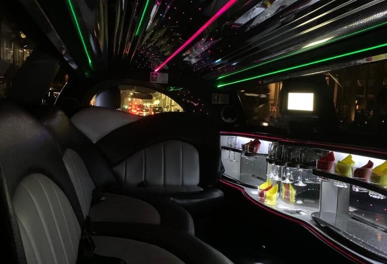 stretch chrysler baby bentley limo interior