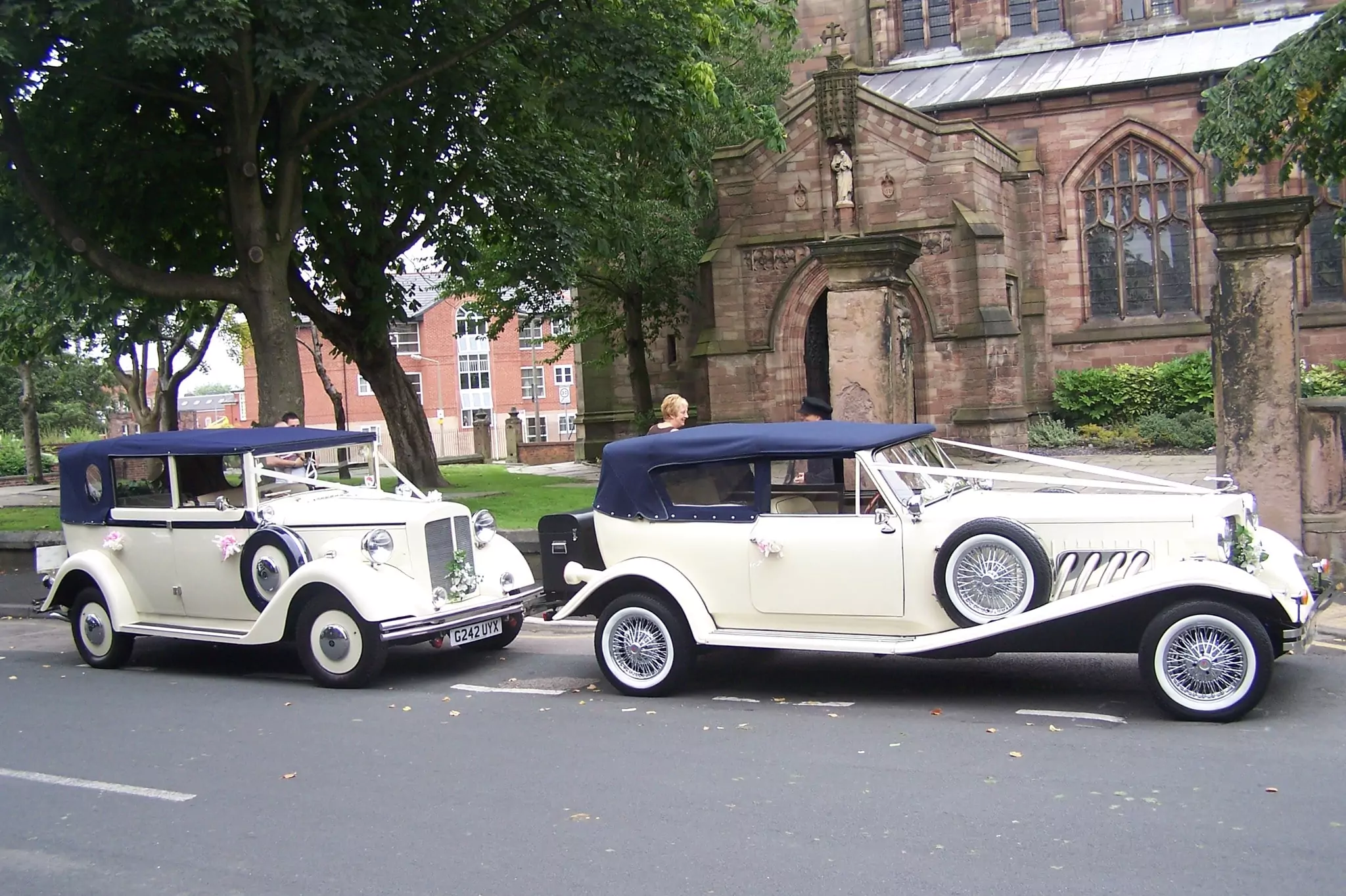 vintage wedding cars decorated for wedding