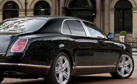 chauufeur driven bentley mulsanne