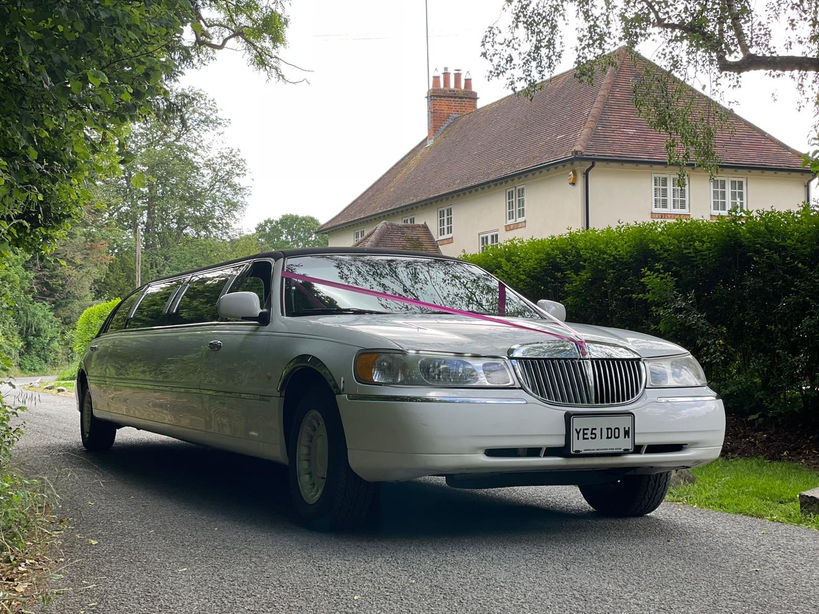 wedding lincoln town car limousine hire