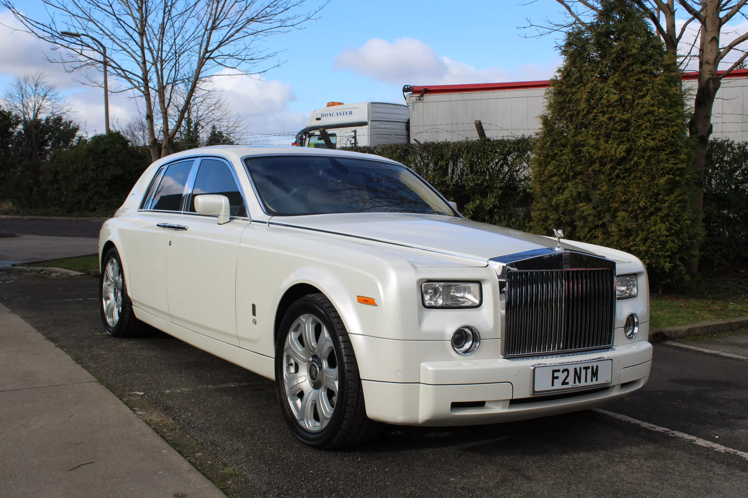 rolls royce phantom hire for wedding