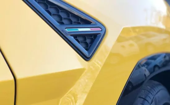 lamborghini urus close up