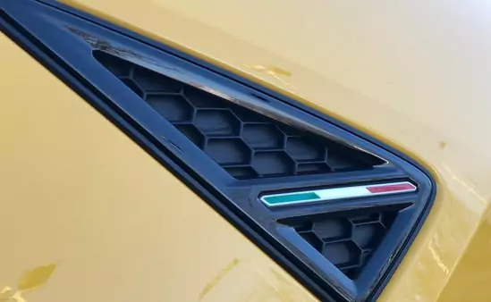 lamborghini urus close up