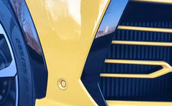 lamborghini urus close up