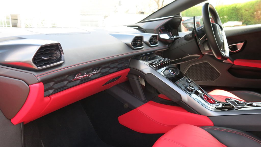 lamborghini huracon interior